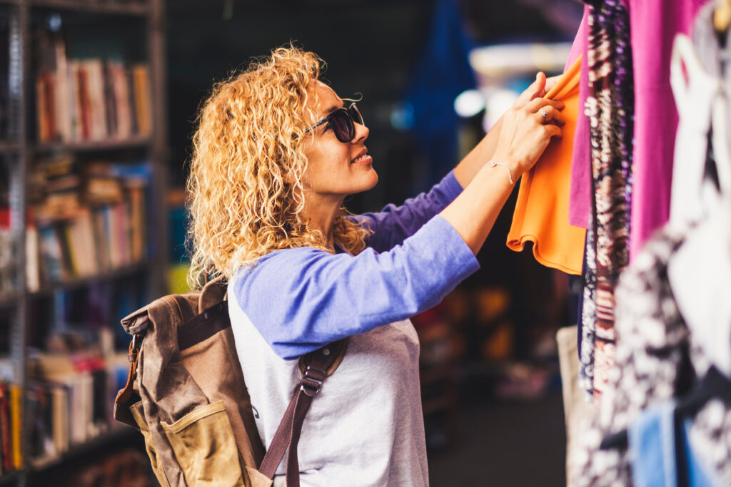 5 astuces pour trouver des pépites en vêtements de seconde main chez Simpl Vintage