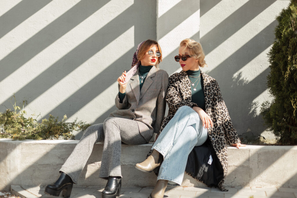 Les 5 pièces de vêtements vintage indispensables pour une garde-robe stylée